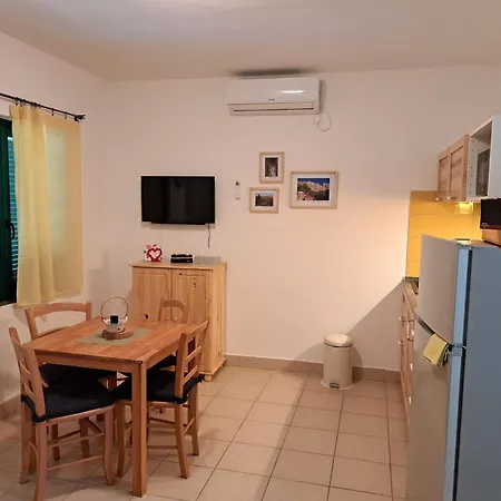 Velebitska 39 * Starigrad Paklenica